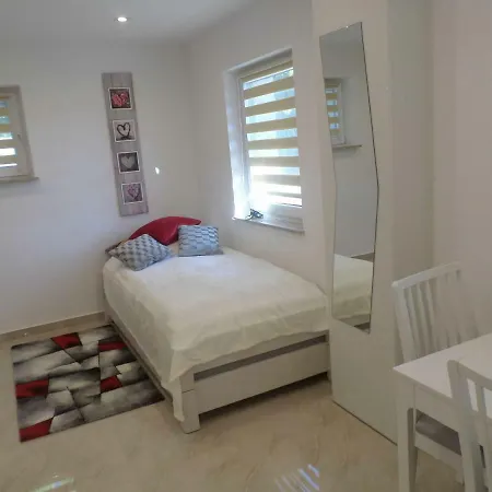 Apartamento 1 Zi. Naehe Flughafen/messe Stuttgart 24h *